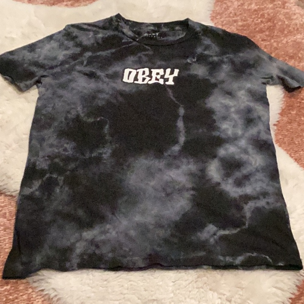 Obey tee